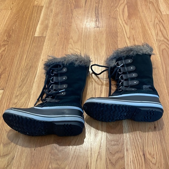Sorel Joan of Arctic black boots. Size 6. Like new! - Picture 4 of 8